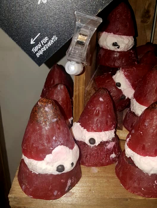 Lush-christmas-2018-strawberry-santa-soap